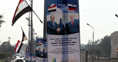 بالصور.. انتشار لافتات ترحيب بزيارة "بوتين" فى شوارع مصر الجديدة