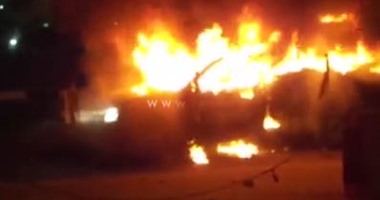 بالفيديو.. الوايت نايتس تشعل النيران بسيارة شرطة أمام "الدفاع الجوى"