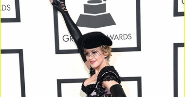 بالصور.. "ملابس مادونا الساخنة" تثير الجدل فى حفل Grammy Awards 2015
