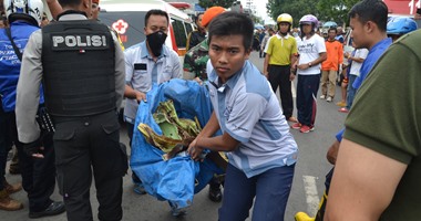 بالصور.. مصرع شخصين وإصابة امرأة فى تحطم طائرة عسكرية إندونيسية