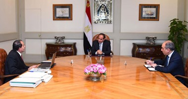 السيسى يطالب وزير الزراعة بمواصلة العمل للنهوض بأوضاع الفلاح المصرى