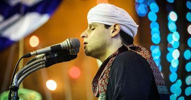 بالصور.."التهامى"يشدو  فى حفل الليلة الكبيرة بذكرى استقرار رأس الإمام الحسين