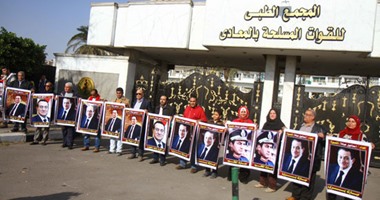 بدء توافد أنصار "مبارك" على مستشفى المعادى لإحياء ذكرى تنحيه عن الحكم