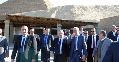 بالصور.. رئيس الوزراء يتفقد المتحف المصرى الكبير