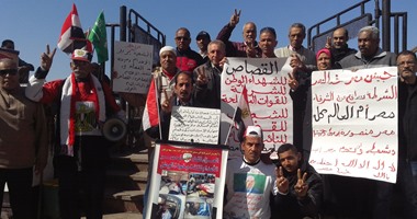 بالصور.. متظاهرو القائد إبراهيم يطالبون بالقصاص للشهداء وإعدام محمد مرسى