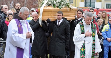 بالصور.. إيطاليا تشيع جثمان "ريجينى" وأهله يرفضون تصوير وسائل الإعلام للجنازة
