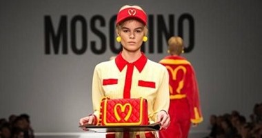 دار أزياء" Moschino" تقدم موديلات مميزة تحاكى الوجبات السريعة