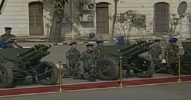 بالفيديو.. المدفعية تطلق 21 طلقة لحظة وصول السيسى إلى البرلمان
