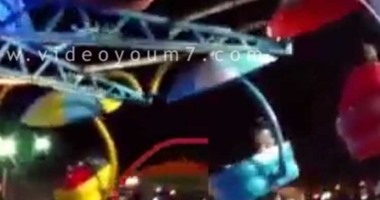 صحافة المواطن: بالفيديو.. سقوط طفلة من أحد ألعاب الملاهى بدمياط الجديدة