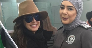 أنغام تنشر صورتها مع موظفة الجوازات بالكويت بعد حفلها فى "هلا فبراير"