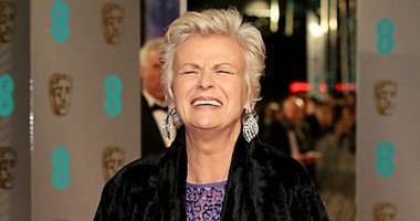 بالصور.. جولى ولترز بإطلالة غير موفقة فى حفل "bafta" 2016