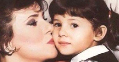 تداول صورة لدنيا سمير غانم في طفولتها مع دلال عبد العزيز
