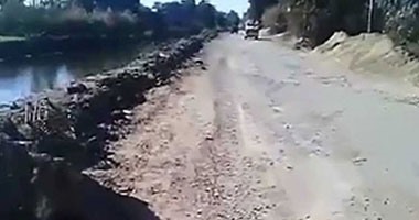 صحافة المواطن: بالفيديو.. أهالى عزبة البرج بدمياط يطالبون بإصلاح طرق قريتهم