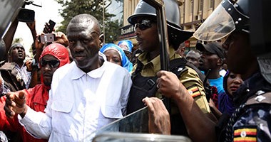 بالصور.. اعتقال زعيم المعارضة فى أوغندا قبل أيام من الانتخابات الرئاسية