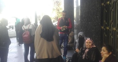وقفة احتجاجية لقدامى خريجى التربويين أمام مجلس النواب للمطالبة بتعيينهم‎