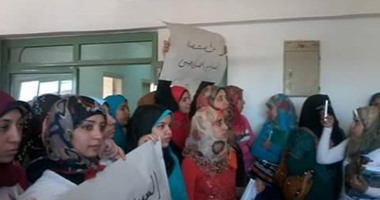 بالصور.. إضراب طلاب المعهد الفنى الصحى بالإسكندرية بسبب إلغاء بعض الأقسام