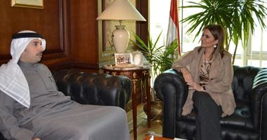 وزيرة التعاون تناقش والسفير البحرينى تمويل تجمعات تنموية بشبه جزيرة سيناء