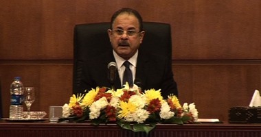 وزير الداخلية يعزى أسر شهداء حادث جنوب سيناء ويوجه برعايتهم
