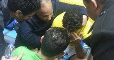 بالصورة..  رئيس الإسماعيلى يحتوى "بكاء" عبد ربه بعد الفوز على المقاولون