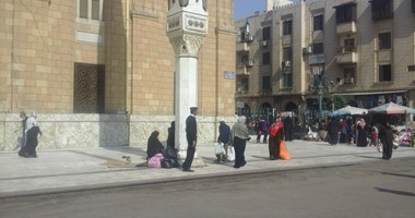انتشار لقوات الأمن بمحيط مسجد الحسين قبل وصول جثمان "هيكل"‎