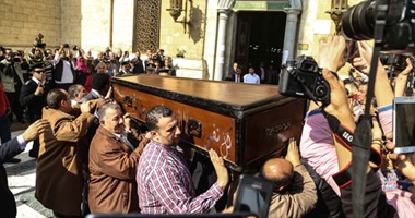 جثمان هيكل يغادر مسجد الحسين متجهاً لمقابر العائلة بمصر الجديدة