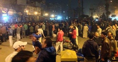 بالفيديو والصور.. الشرطة تقنع متظاهرى الدرب الأحمر بفتح طريق مديرية أمن القاهرة