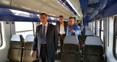 رئيس هيئة السكة الحديد يتفقد ورش عربات الركاب بكوم أبو راضى