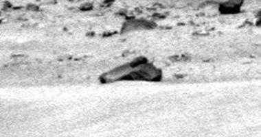بالصور.. اكتشاف جسم غريب يشبه المسدس على سطح المريخ