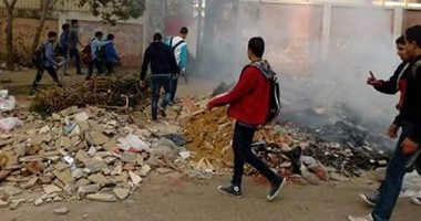 صحافة المواطن: بالصور.. حرق أكوام القمامة أمام مدرسة إمبابة الثانوية