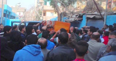 مشادات كلامية بين ضابط شرطة ومتظاهرى الدرب الأحمر أمام مديرية أمن القاهرة