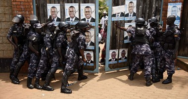 بالصور..القبض على منافس الرئيس الأوغندى موسيفينى وسط وتوترات فى الشارع