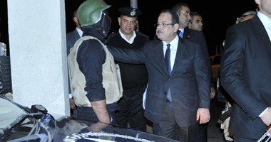 وزير الداخلية فى جولة مفاجئة بشوارع القاهرة للتأكد من الانتشار الأمنى