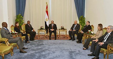 الرئيس السيسي يلتقى سكرتير عام "الكوميسا" بشرم الشيخ