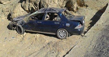 إصابة 2 فى حادث انقلاب سيارة ملاكى بطريق السويس - القاهرة