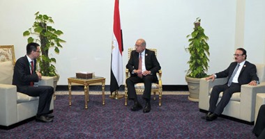 شريف إسماعيل لنائب رئيس "هواوى العالمية": نتطلع لزيادة استثماراتكم بمصر
