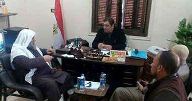 نائب "النور" بالعامرية يلتقى رئيس الحى لحل أزمة الصرف الصحى
