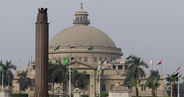 جامعة القاهرة تقرر إعادة امتحان "الأدب المقارن" لطلاب التعليم المفتوح 