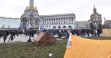 بالصور.. نشطاء يقيمون مخيمات وسط كييف للمطالبة بإقالة الحكومة الأوكرانية