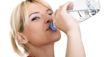 أسرع الطرق لجمالك .. 5 فوائد تجميلية لشرب المياه أهمها "تأخر التجاعيد"