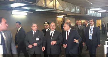 بالصور..وزير الداخلية يتفقد إجراءات التفتيش الإلكترونى بمطار شرم الشيخ 