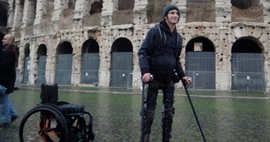 بالفيديو.. بدلة ذكية جديدة تساعد المصابين بالشلل على السير مرة أخرى
