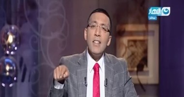 خالد صلاح ينتقد اعتداء نواب على الصحفيين ..ويتساءل: لماذا نلوم الداخلية؟
