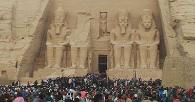 فرق دولية ومحلية تقدم عروضاً فنية أمام معبد أبوسمبل احتفالاً بتعامد الشمس