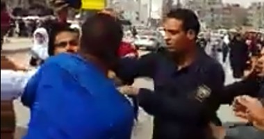 بالفيديو .. تداول فيديو لاعتداء 3 من شرطة الإطفاء على مواطن رفض تحرشهم بفتاة