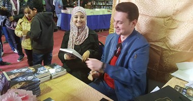 بالصور.. توقيع رواية "قمر لينا" لـ"ماجد عبد الله" لمعرض الكتاب
