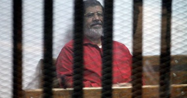 بالصور.. دفاع مرسى المنتدب للمحكمة: أوراق النيابة خلت من دليل انتمائه للإخوان 