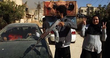 بالصور..الليبيون يحتفلون فى بنغازى بعد استيلاء الجيش على مناطق رئيسية