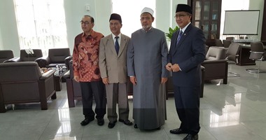 جامعة إندونيسية تمنح شيخ الأزهر الدكتوراه الفخرية تقديرا لجهوده الدينية