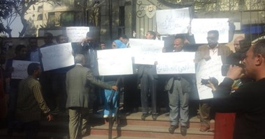 وقفة احتجاجية للمحامين أمام أبواب نقابتهم تنديدا بانتهاكات الداخلية