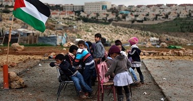 بالصور .. فصول أطفال "الضفة" فى العراء بعد قصف قوات الاحتلال للمدارس